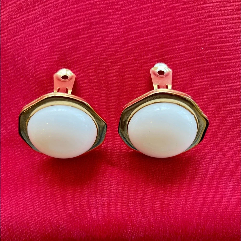 Vintage Carol Dauplaise Earrings - Picture 9 of 16
